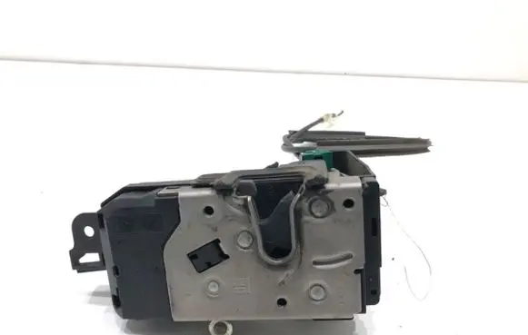 Opel Astra H Front door lock 13128111