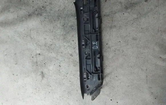 Volkswagen Touran I Front bumper mounting bracket 1T0807050
