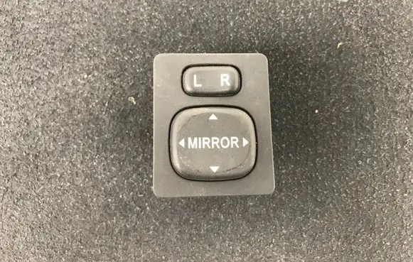 Toyota Yaris Wing mirror switch 183574