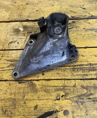 BMW 5 E60 E61 Engine mounting bracket 6761149
