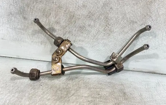 Toyota RAV 4 (XA30) Fuel injector supply line/pipe 1807c