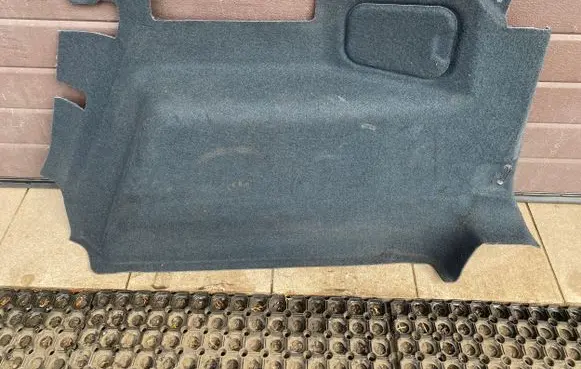 Trunk/boot lower side trim panel