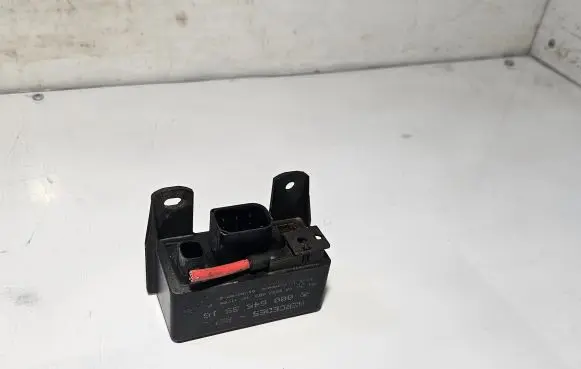 Mercedes-Benz Sprinter W906 Glow plug pre-heat relay 0005453516