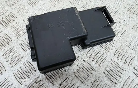 Volvo XC90 Fuse box cover 31676133
