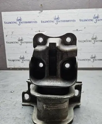 Engine mounting bracket