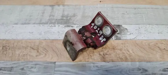 Volkswagen Transporter - Caravelle T4 Front door upper hinge 7D0831401