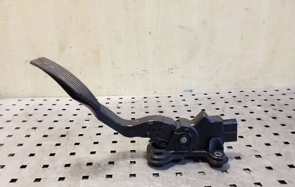 Mitsubishi Outlander Accelerator throttle pedal 1600A101