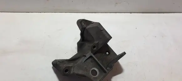 Volvo XC70 Engine mounting bracket 6G926P096