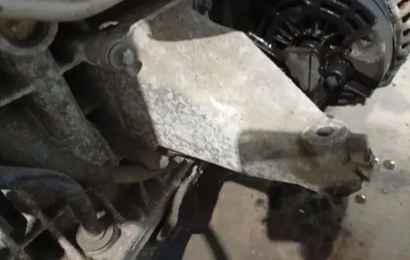 Mercedes-Benz C W203 Engine mounting bracket