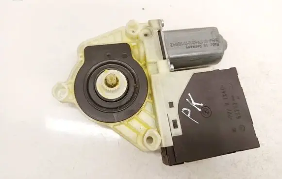 Volkswagen Golf VI Front door window regulator motor 5K0959792