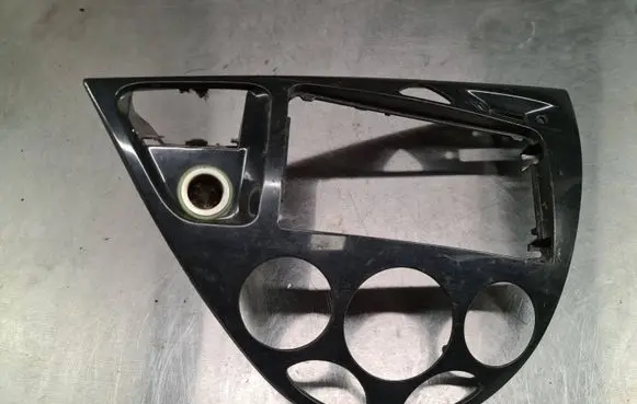 Ford Focus Radio/GPS head unit trim A047A04 98ABA047A04A6W 98ABA046A04