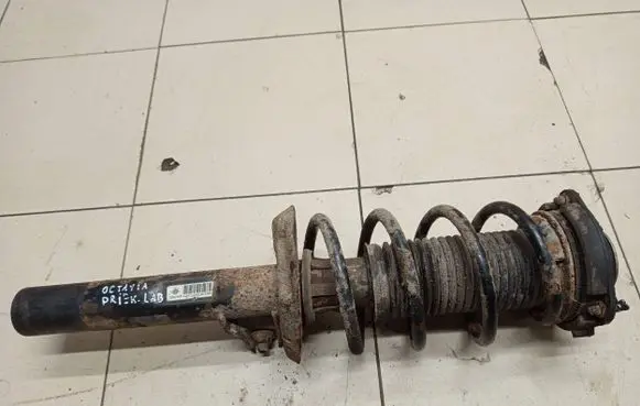 Skoda Octavia Mk2 (1Z) Front shock absorber with coil spring