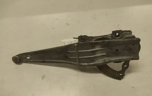 Toyota Avensis T250 Rear door manual window regulator