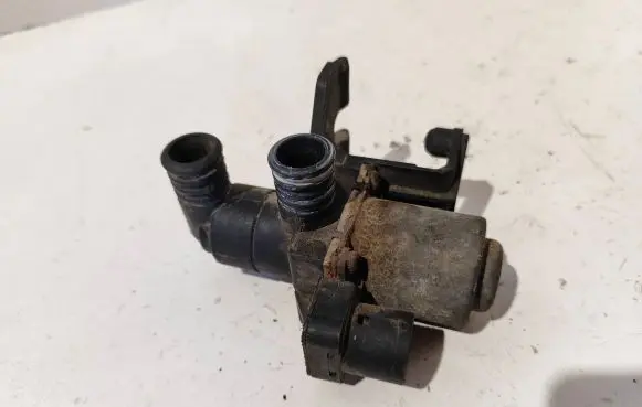 BMW 3 E36 Coolant heater control valve 1387846 1147412052