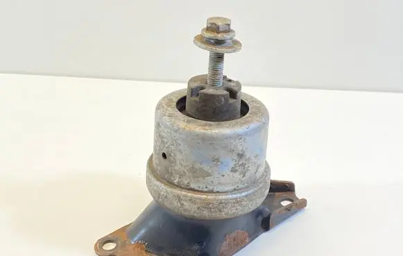 Engine mount bracket