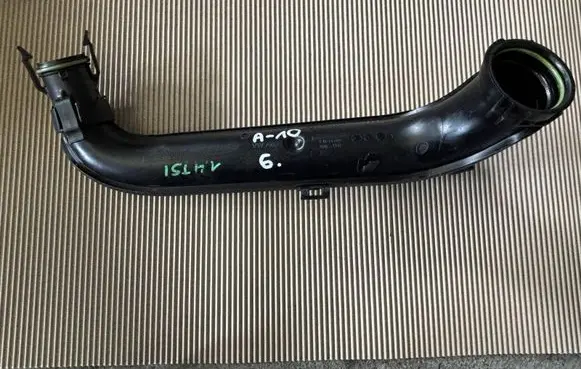 Volkswagen Golf Plus Intercooler hose/pipe 04E145673B 04E145673E