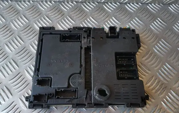 Peugeot 206 Comfort/convenience module 9626460880 S105872300G BSIT1