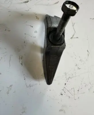 Nissan Patrol Y61 Fuel Injector clamp holder