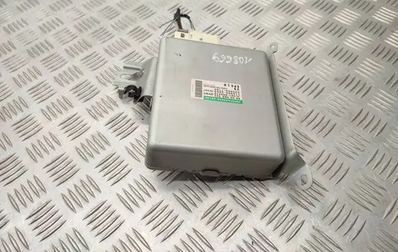 Toyota Avensis T270 Power steering control unit/module 8965005140