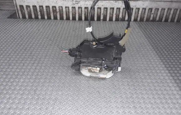 Mitsubishi Lancer Rear door lock