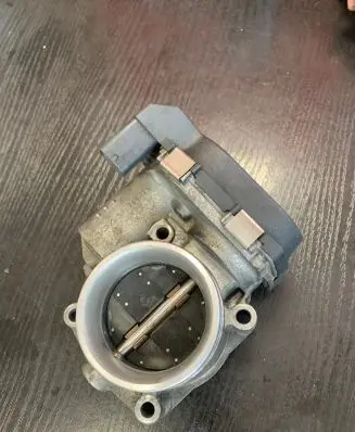 BMW 1 E81 E87 Throttle valve 7561067