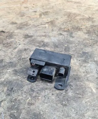 Mercedes-Benz E W211 Glow plug pre-heat relay