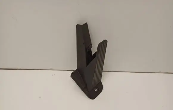 Accelerator throttle pedal