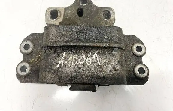 Skoda Octavia Mk2 (1Z) Engine mount bracket