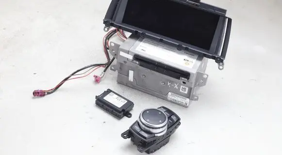 Radio/CD/DVD/GPS head unit