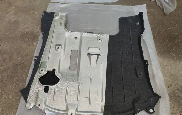 Chrysler Pacifica Engine splash shield/under tray 68227425AD