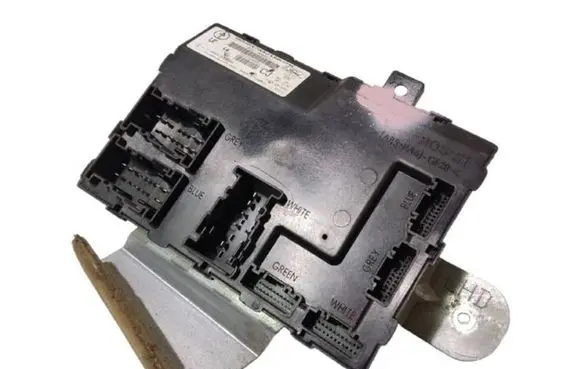 Ford Fiesta Comfort/convenience module 8V5115K600CJ 116RA000084