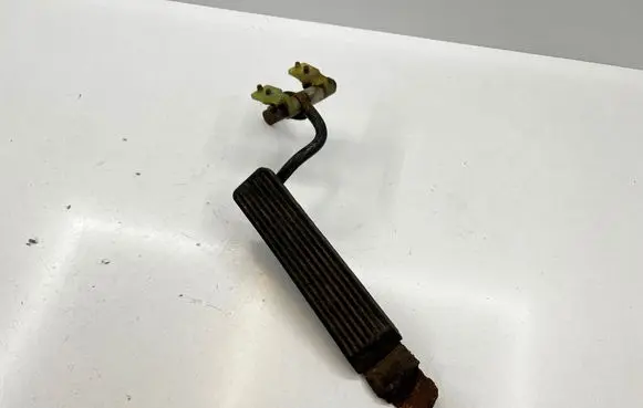 Mercedes-Benz W123 Accelerator throttle pedal