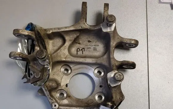 Mercedes-Benz AMG GT R190 C190 Rear wheel hub spindle/knuckle PRAWY