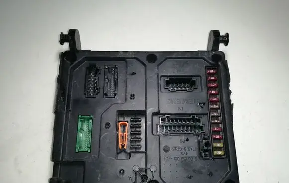 Volkswagen Sharan Fuse module 7M0962258J
