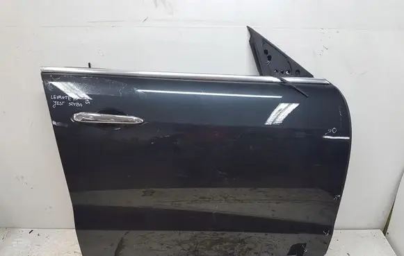 Maserati Levante Front door