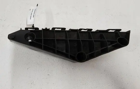 Toyota Avensis T270 Front bumper mounting bracket 52536-05050
