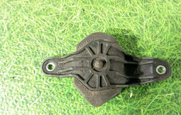 BMW 7 F01 F02 F03 F04 other engine part 6785436