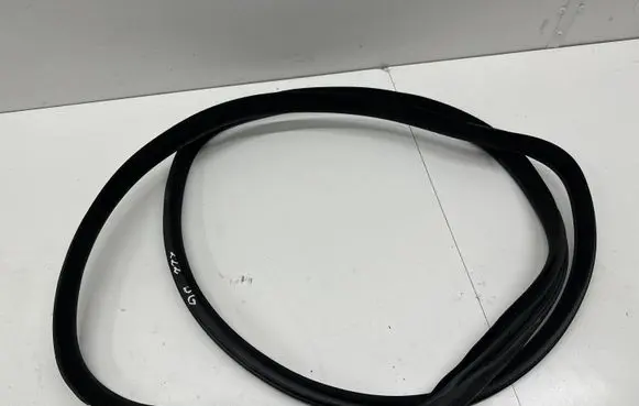 Mercedes-Benz S W222 Rear door rubber seal (on body) 