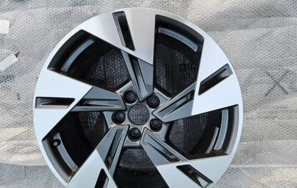 Audi Q7 4M R20 alloy rim 