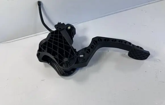 Audi Q3 8U Clutch pedal 3C0927810D