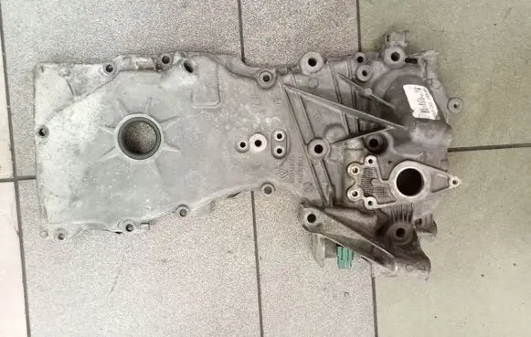 Renault Captur Timing belt guard (cover) 135028725R