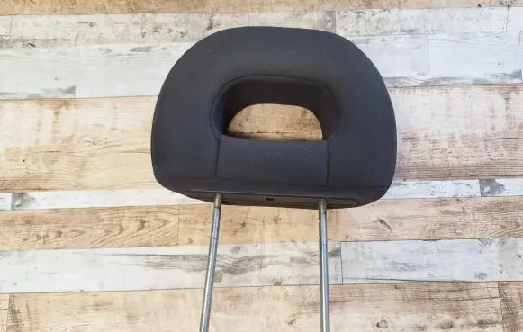 Mitsubishi Outlander Front seat headrest 