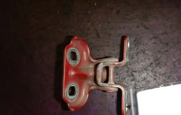 Chevrolet Aveo Front door lower hinge T3A047587