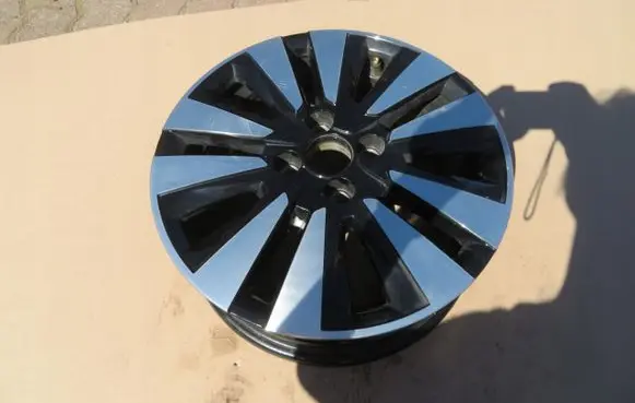 Renault Twingo III R15 alloy rim 