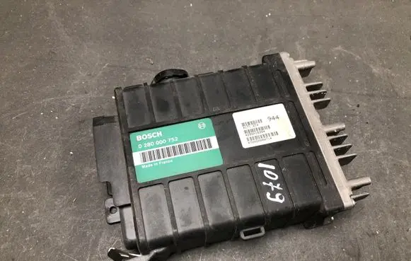 Volkswagen Golf II Engine control unit/module 0280000752