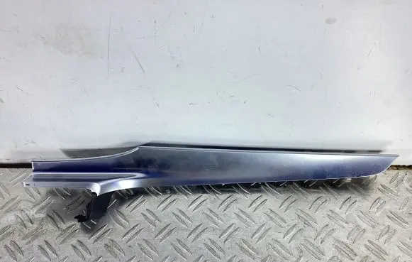 Dashboard glove box trim