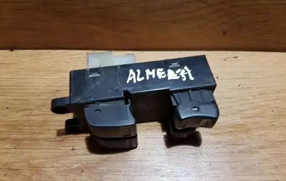 Nissan Almera Electric window control switch