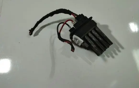 Opel Zafira B Heater blower motor/fan resistor 