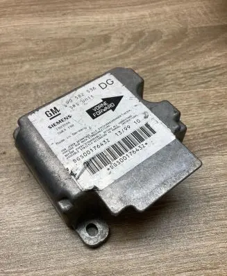 Opel Zafira A Airbag control unit/module 90582536 5WK4190