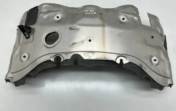 Mercedes-Benz C W204 Battery tray heat shield A0009981903